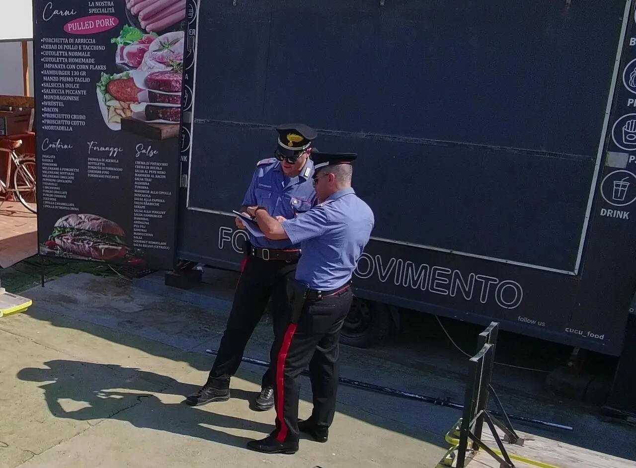 Carabiieri in azione a Mondragone