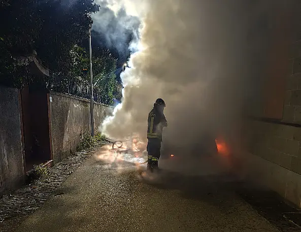 La Maserati distrutta dalle fiamme