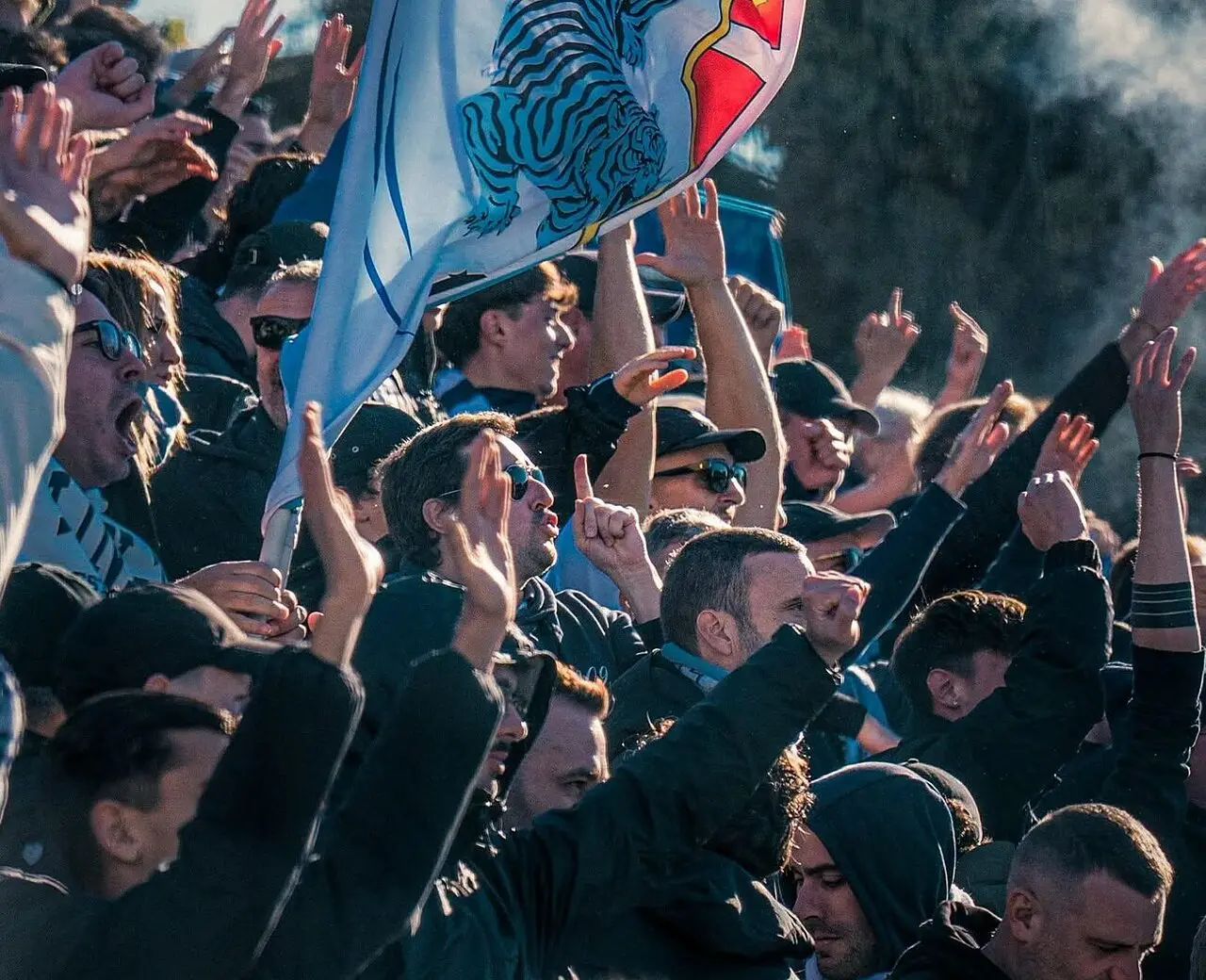 Tifosi biancocelesti in Curva Di Maio (ph. Fotostampa)