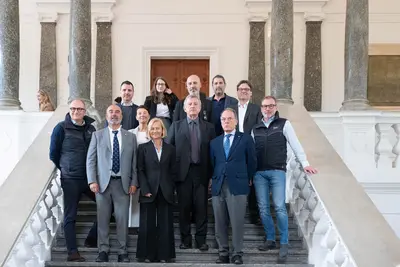 Foto di gruppo tra rappresentanti del Politecnico e dell'Autodromo di Monza