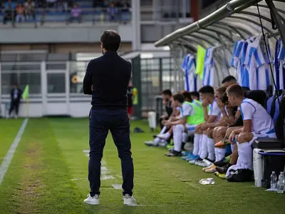 Una panchina di calcio