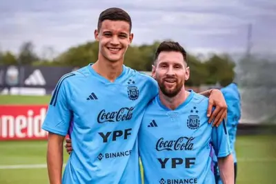 Valentin Carbioni e Lionel Messi