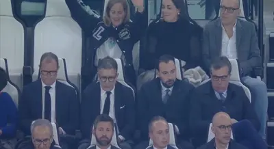 Manna in tribuna con Giuntoli (DAZN)