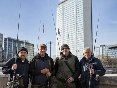 Pescatori davanti alla Regione
