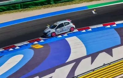 La Clio di I-Drive in azione a Misano