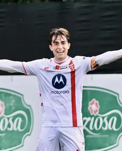 Leonardo Colombo con la fascia da capitano contro la Roma