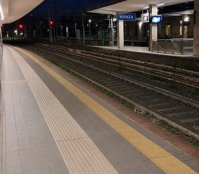 La stazione di Monza di sera