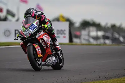 Luke Power, pilota di Motozoo, in azione