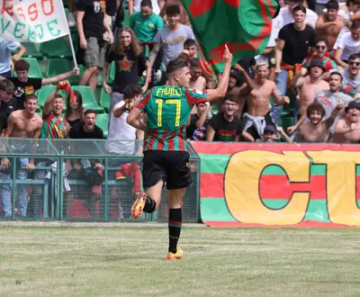 Andrea Favilli dopo un gol (foto di Ternana Official)