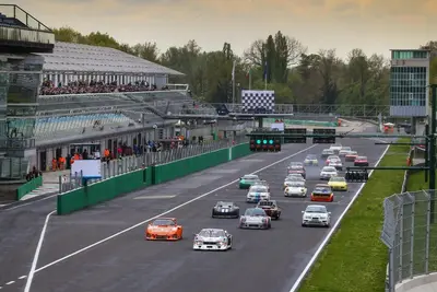 La partenza dell'Historic Racing Weekend