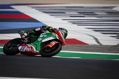 Luke Power in azione con la MV Agusta di Motozoo a Misano Adriatico