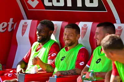 Akpa in panchina con Gomez (foto Brioschi)