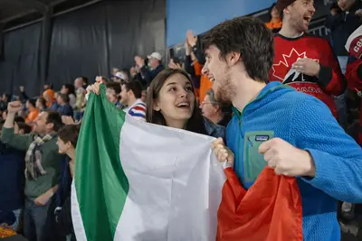 Tifo azzurro a Milano Cortina