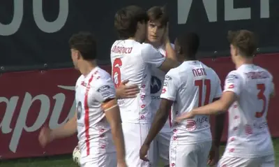L'esultanza biancorossa al gol di Zanaboni