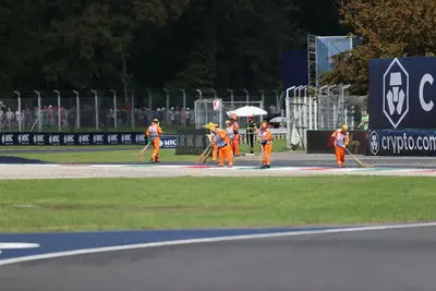 I commissari di percorso in azione all'Autodromo di Monza