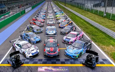 Il rettilineo di Monza con le vetture del GTWC