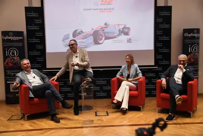 Il palco e gli ospiti di Confartigianato Motori