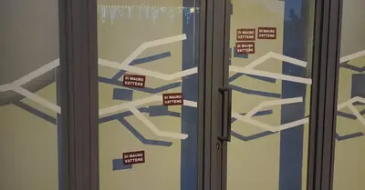 Adesivi contro Di Mauro