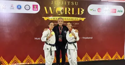 Giada Costa e Alice La Rosa con il maestro Cosimo Costa