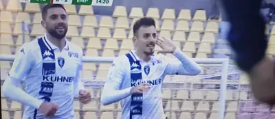 Nasti esulta dopo il gol al Catanzaro