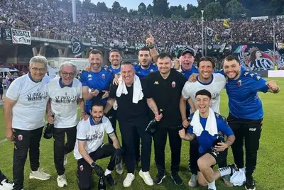 Lo staff di tomei dopo il successo