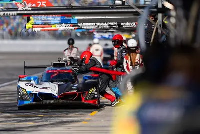 La BMW M Hybrid V8 in azione a Daytona