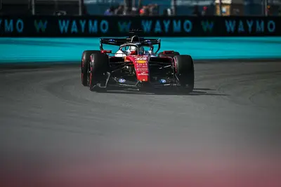 L'illusione al GP di Miami: Leclerc dalla leadership al blackout nell'ultimo giro