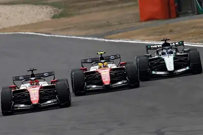 Ferrari SF-26 e Mercedes W16