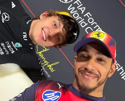 Andrea Kimi Antonelli e Lewis Hamilton