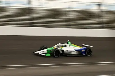 Il rookie di AJ Foyt stupisce ed è primo