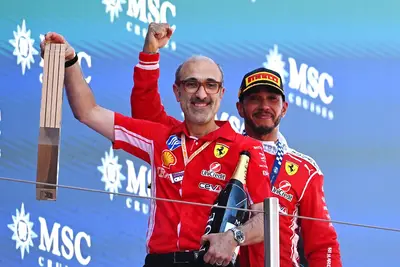 Lewis Hamilton e Carlo Santi, Ferrari