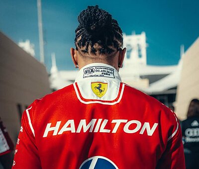 Lewis Hamilton in Bahrain per i test pre stagionali di F1