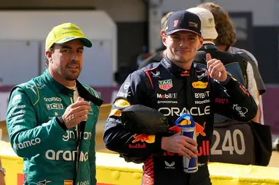 Fernando Alonso e Max Verstappen