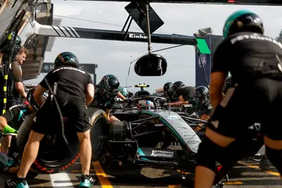 Mercedes W17 pit stop GP Belgio