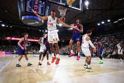 Blossomgame schiaccia a canestro