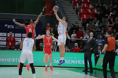 il tiro vincente di Zhbanov in Zenit Lokomotiv