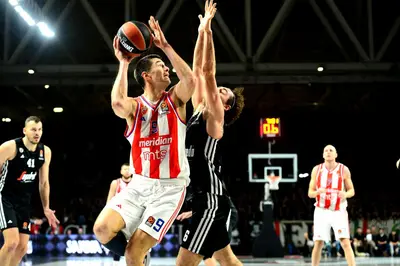Luka Mitrovic lotta contro Alessandro Pajola