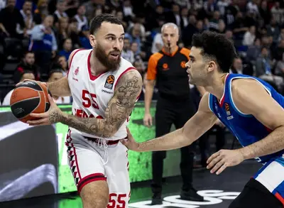 Mike James ed Elijah Bryant. Il primo all'Efes, il secondo rinnova con l'Hapoel