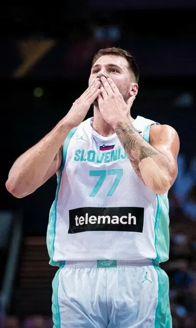 Luka Doncic manda baci