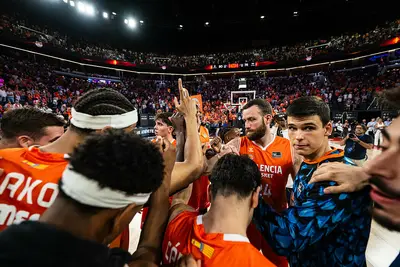 Valencia si porta sul 2-0 contro la Penya