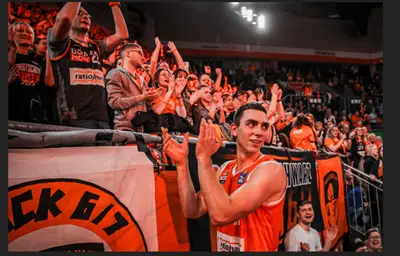 Jessup festeggia con i tifosi di Ulm