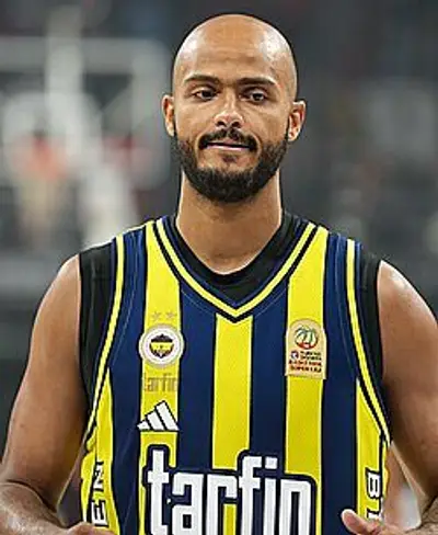 Shields gia´´ protagonista con il Fenerbahce