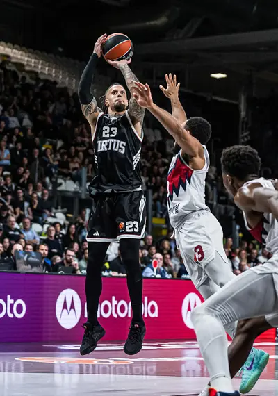 Daniel Hackett in azione con la Virtus