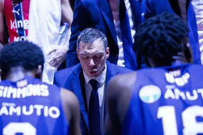 Paolo Galbiati in un timeout durante il derby contro Bilbao
