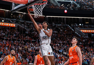 Alston in azione contro Valencia in Eurolega