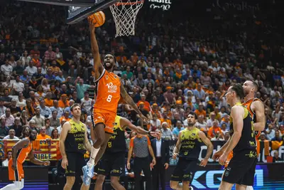 Montero al Valencia sino al 2028