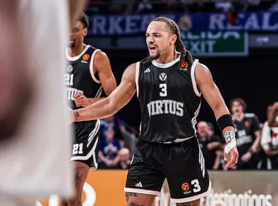 Carsen Edwards esulta per un canestro contro il Real Madrid