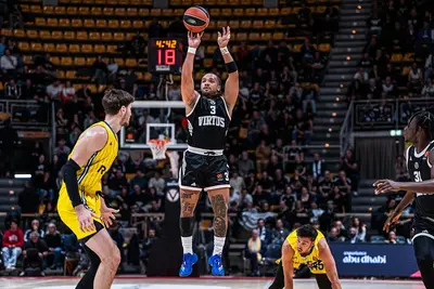 Carsen Edwards in azione con la Virtus
