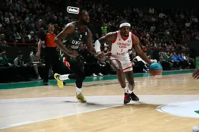 Reynolds affronta Cleveland in palleggio in Unics Loko