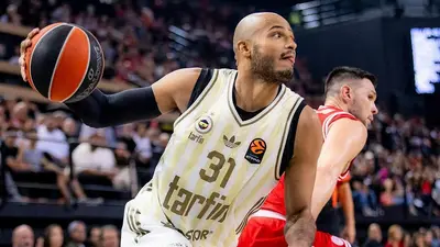 Shavon Shields, MVP nella gara contro l'Oly